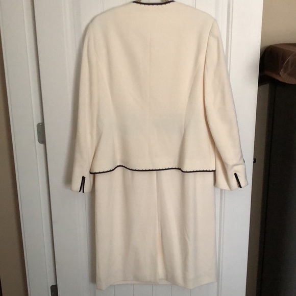 NEW: Cream sleeveless dress & jacket - Picture 4 of 5